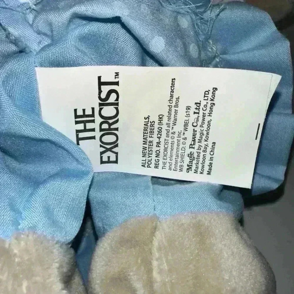 NWT! The Exorcist Animated Regan 13" 2019 Walking, Talking Plush Figure Horror - Picture 7 of 7